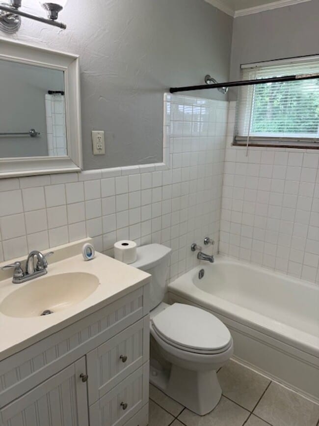 Building Photo - Rockford 37853 -  3 bedroom, 1.5 bath home...