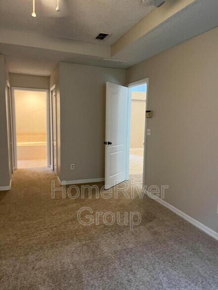 Building Photo - 11008 Apple Blossom Trail W
