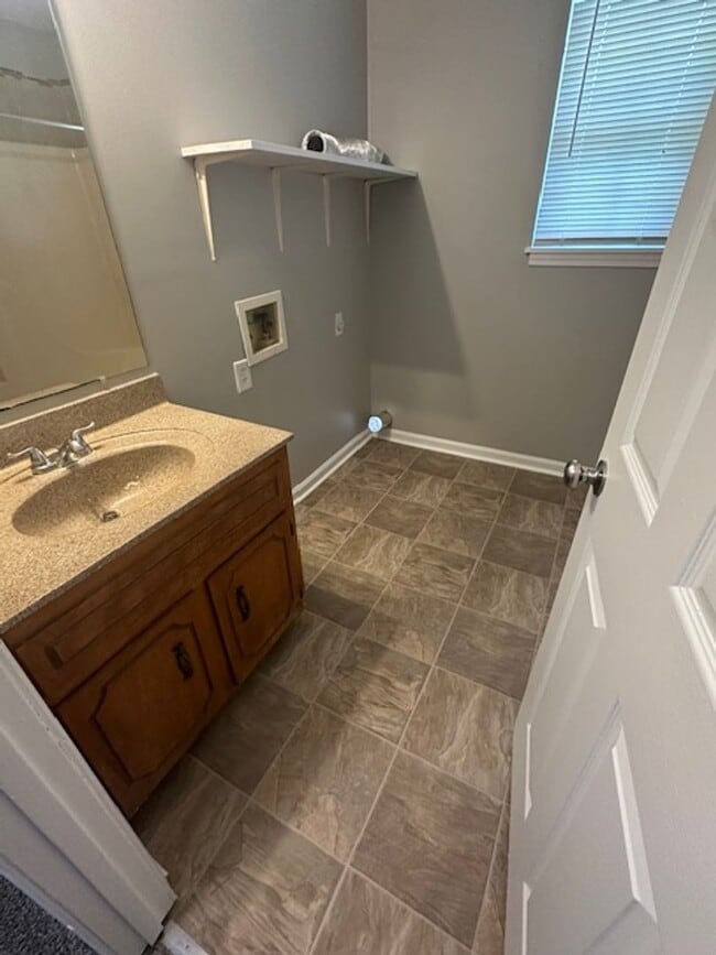 Building Photo - 1/2 off first months rent