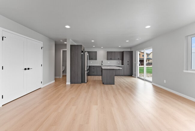 Building Photo - 1427 Thatcher Cir