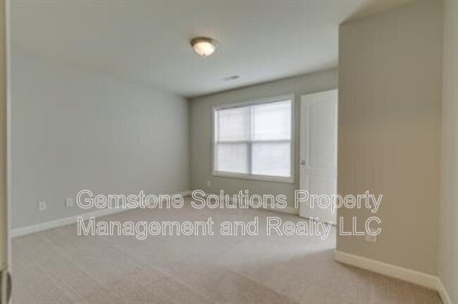 Building Photo - 6017 Chickadee Cir