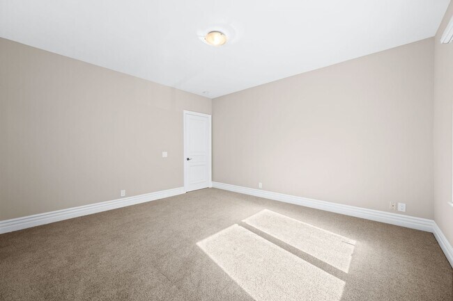Building Photo - Elegant Dream Escape - Hills of Studio City