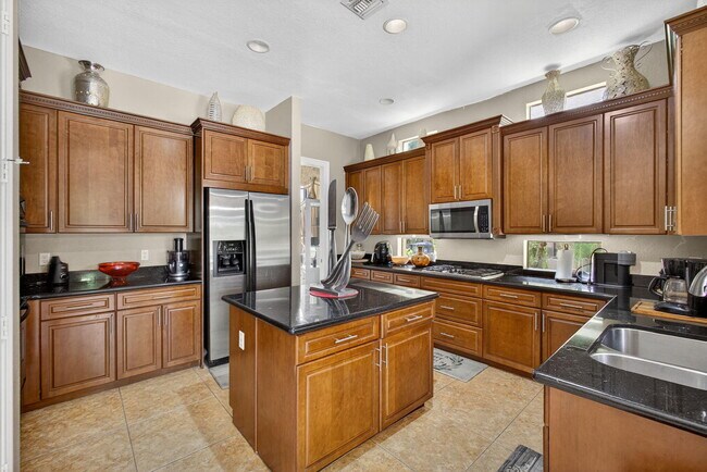 Building Photo - 3501 Collonade Dr