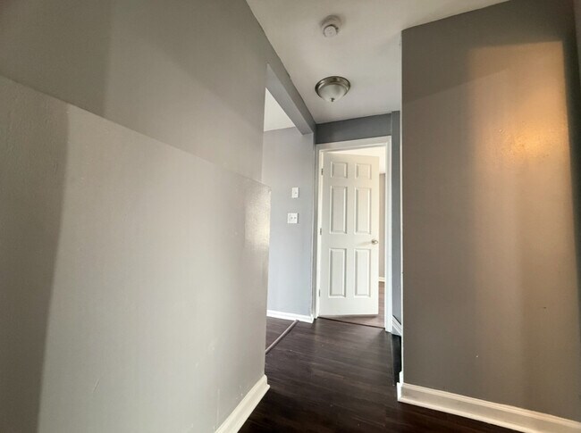 Building Photo - 26 Clarence St