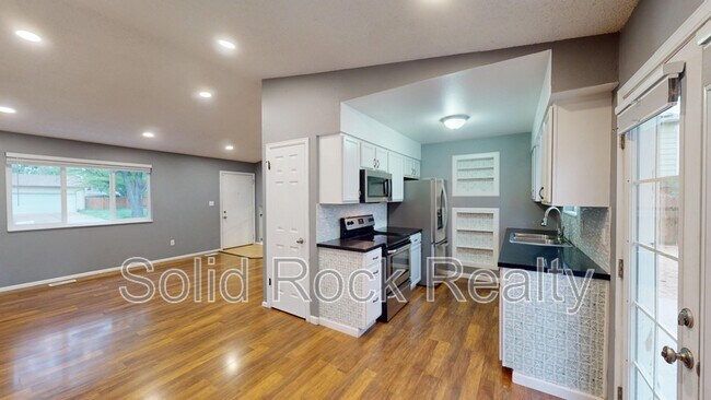 Building Photo - 4817 Ridenour Dr
