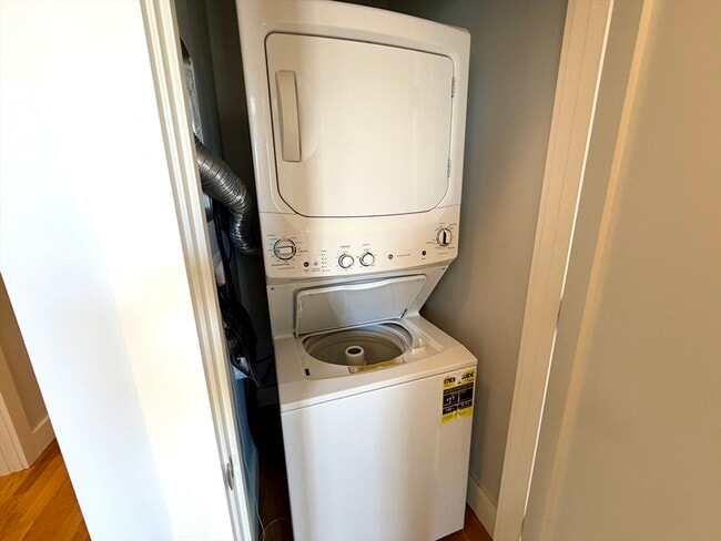 Building Photo - 13 W Central St