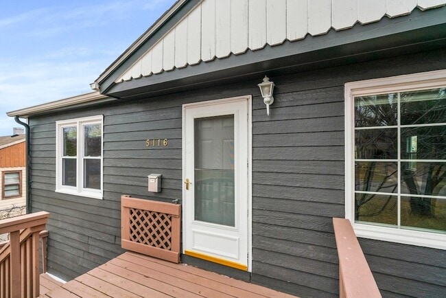 Building Photo - 5116 Ivanhoe St