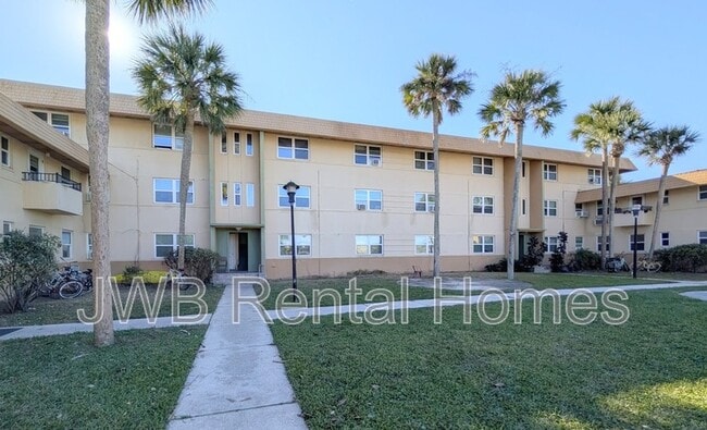 Building Photo - 222 16th Ave N