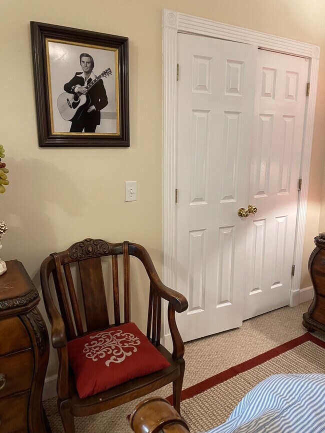 Building Photo - 175 Schools Dr