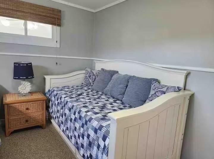 Building Photo - 10 Stanton Ave