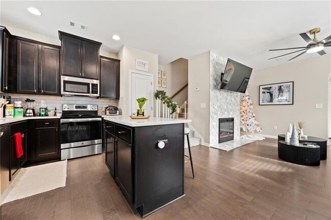 Building Photo - 5011 Longview Walk