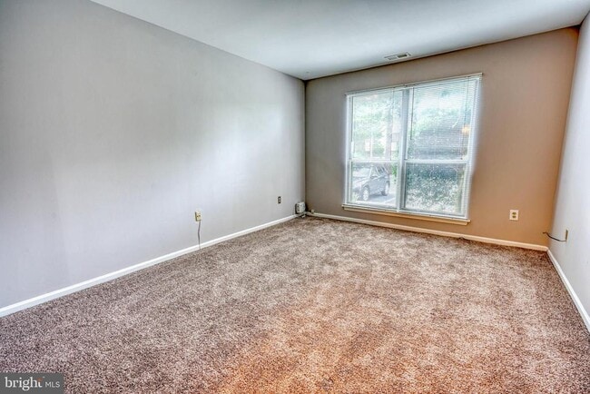 Building Photo - 166 Woodlake Dr
