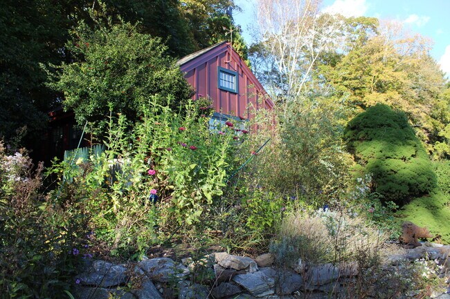 Building Photo - 1035 Southford Rd