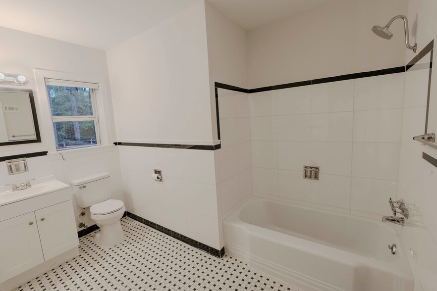 Building Photo - 1010 Bion Butler Rd