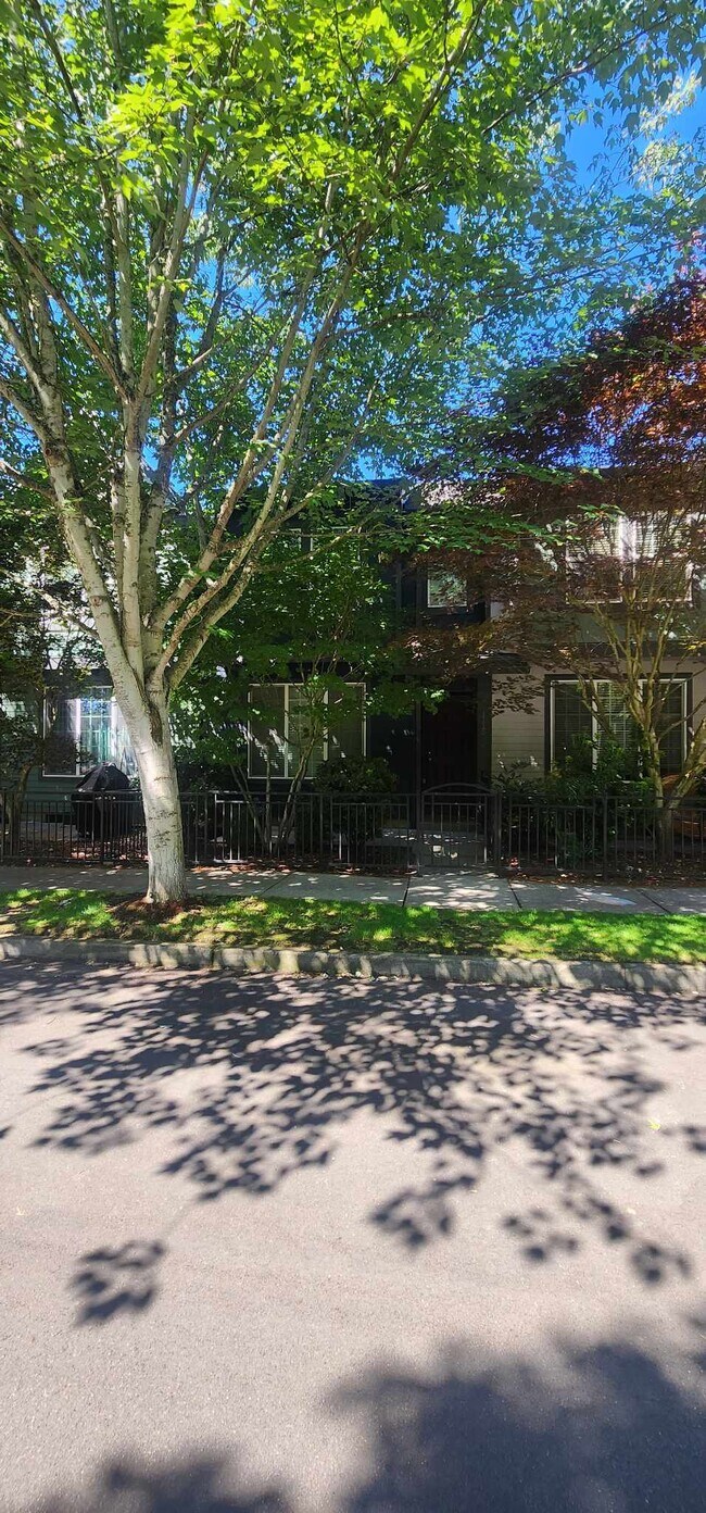 Building Photo - 1115 SE Alika Ave