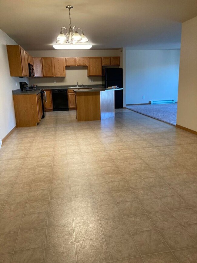 Building Photo - Room to Transform and Grow! Over 1600 sq ft, Oh My!