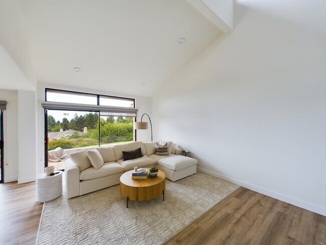 Building Photo - 2543 Caminito Muirfield