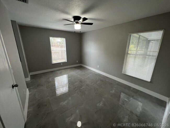 Building Photo - 1310 SW Bellevue Ave