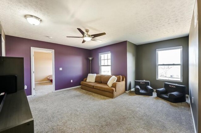 Building Photo - 6995 Hearthwood Dr