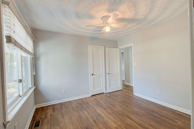 Building Photo - 200 Cynthia Dr