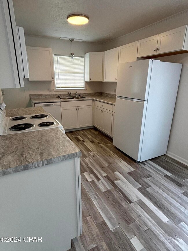 Building Photo - 3923 W 22nd St