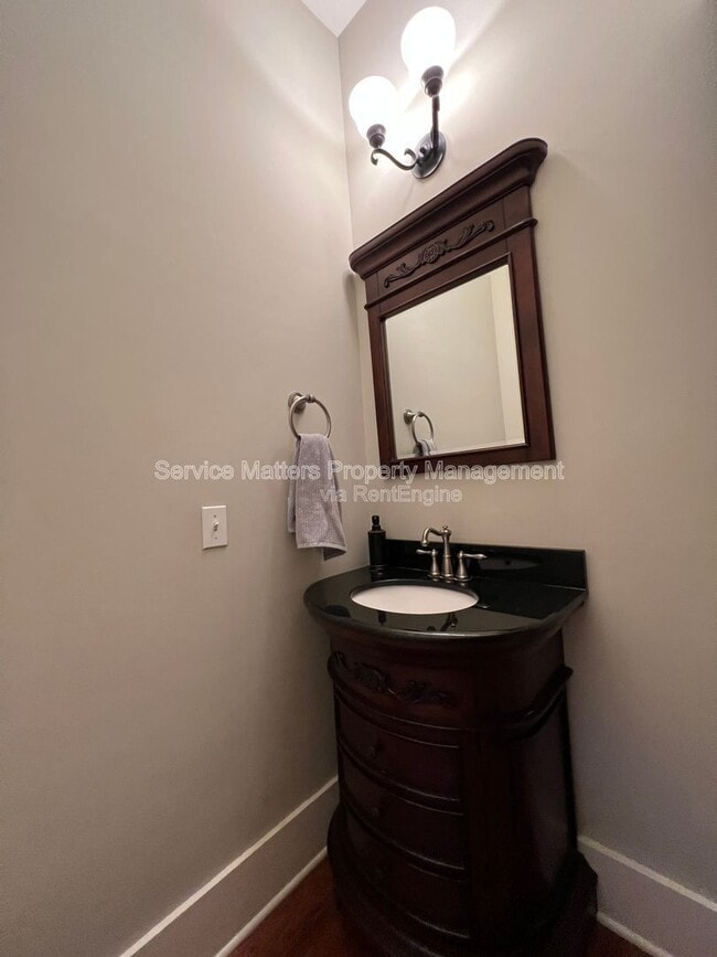 Building Photo - 1417 E Maxwell St