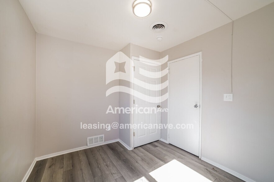 Building Photo - 1609 Koch St