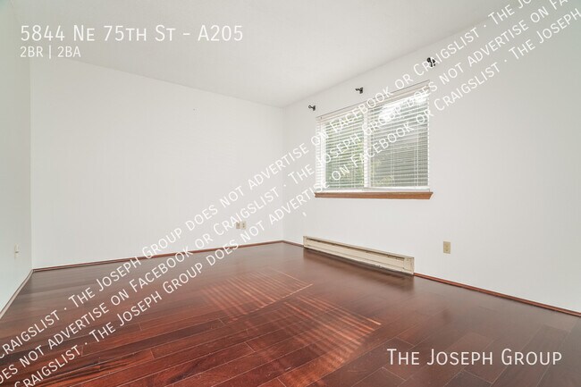 Building Photo - 5844 NE 75th St