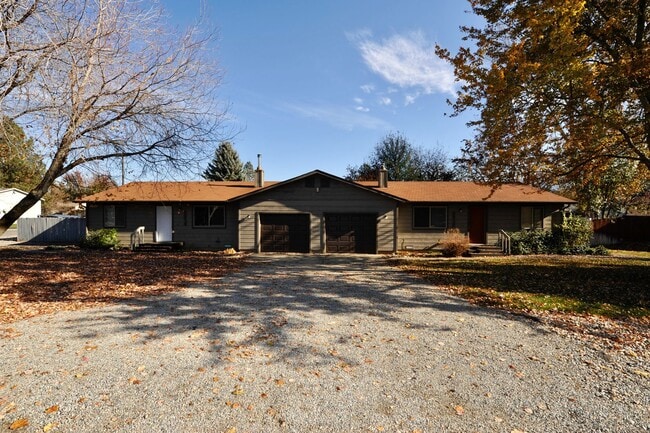 Building Photo - 2 bed 2 bath Hayden rancher duplex