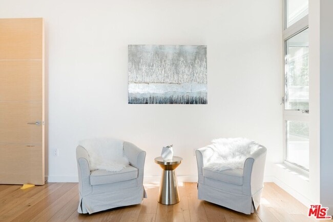 Building Photo - 1723 S Durango Ave