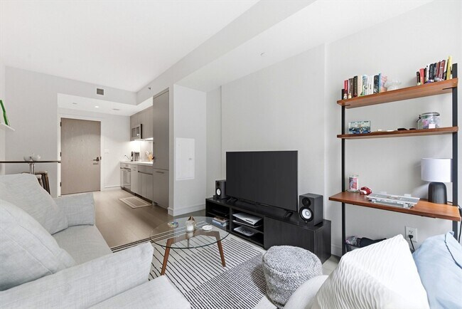 Building Photo - 55 Lagrange St
