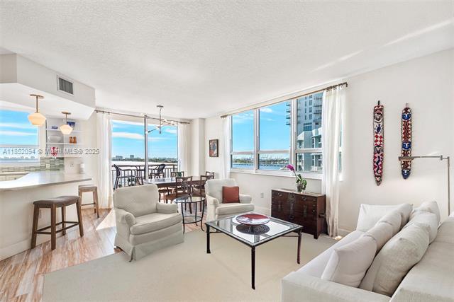 Building Photo - 2000 N Bayshore Dr