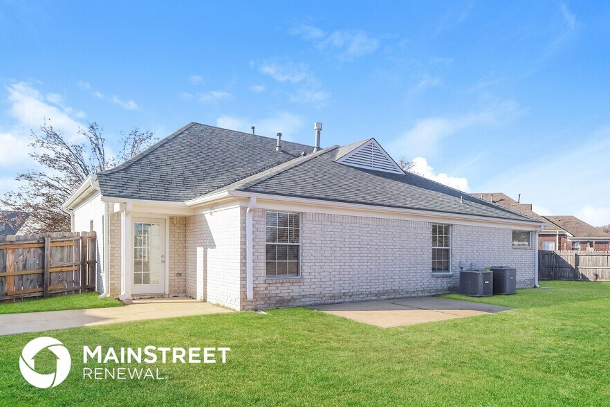 Building Photo - 5890 Carrel Cove