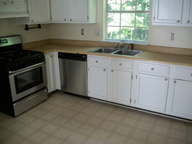 Building Photo - 5979 Eton Ct