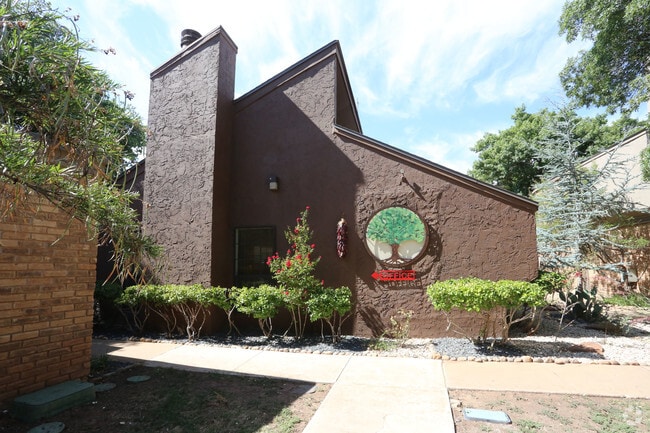 Building Photo - Peppertree Inn