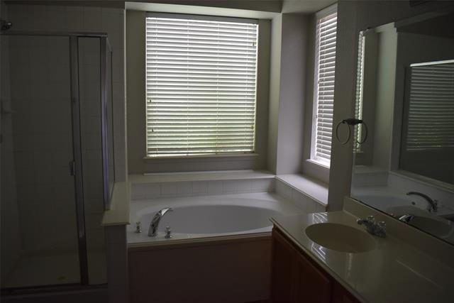 Building Photo - 5804 Mariposa Dr
