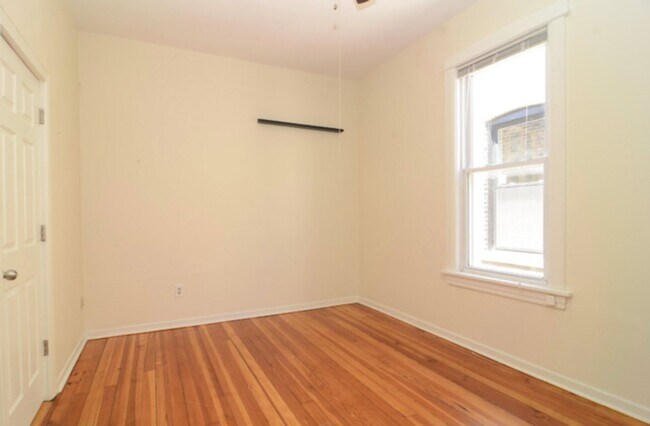 Building Photo - 2519 N Francisco Ave