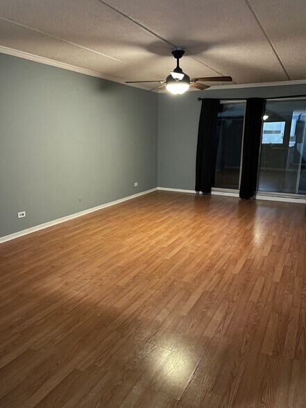 Building Photo - 5S066 Pebblewood Ln