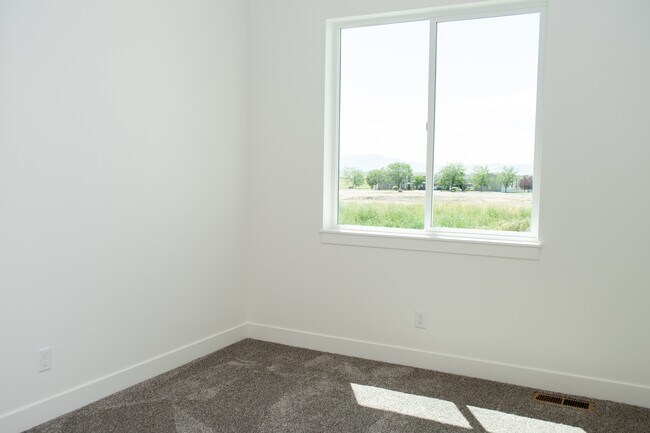 Building Photo - 864 S 340 E