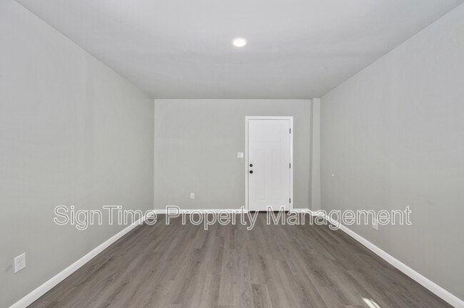 Building Photo - 15207 National Pike