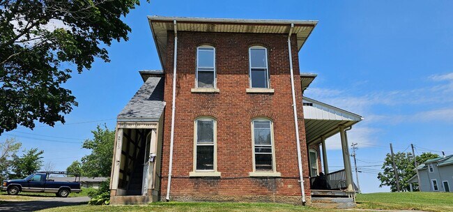 Building Photo - 258 W Third St