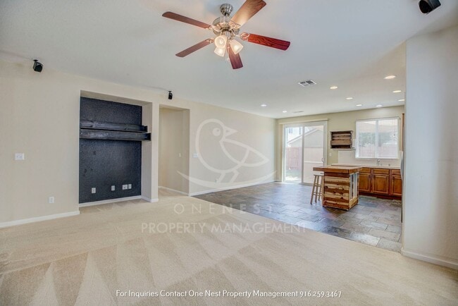 Building Photo - Plumas Lake Rental, Huge Living Room