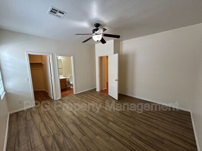Building Photo - 12407 N 149th Dr