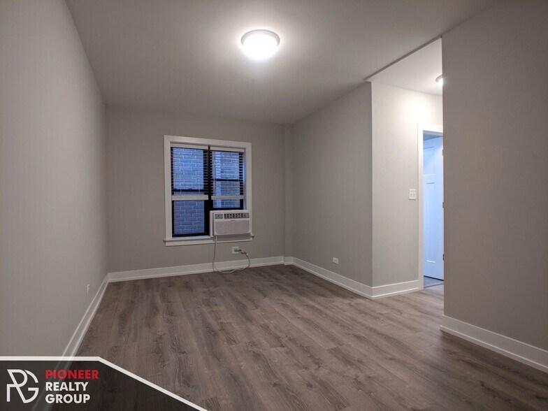 Building Photo - 437 W Belden Ave