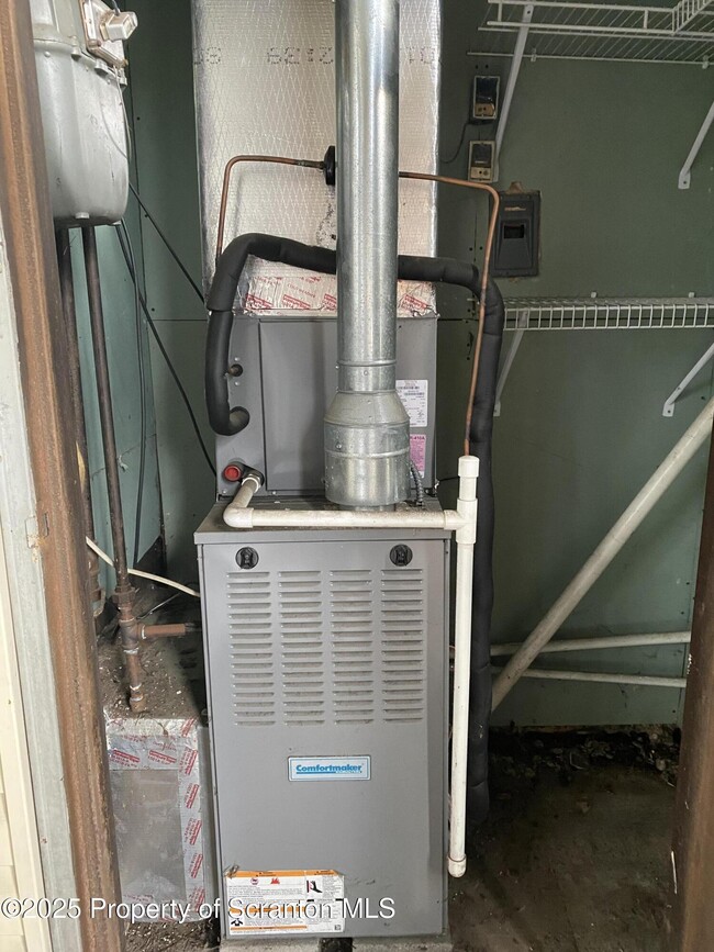 Building Photo - 1702 Summit Pointe