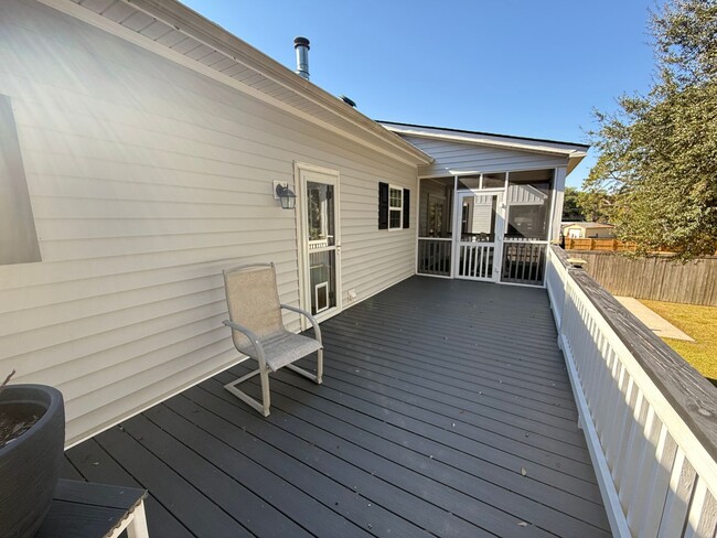 Building Photo - 3 Bedroom 2 Bath House in Lighthouse Point - James Island Charleston