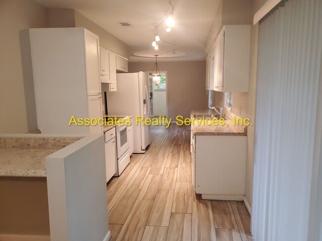 Building Photo - Three bedroom, two bath - 1720 Sq. ft., Acre lot