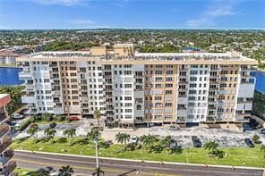 Building Photo - 1150 Hillsboro Mile