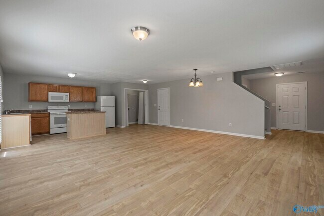 Building Photo - 102 Whitestone Dr NE