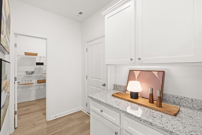 Building Photo - 410 Red Dragon Dr